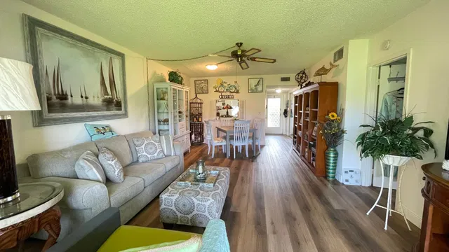 Unit 103 photo 9