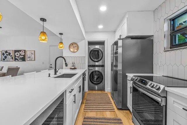 Unit 206 photo 11
