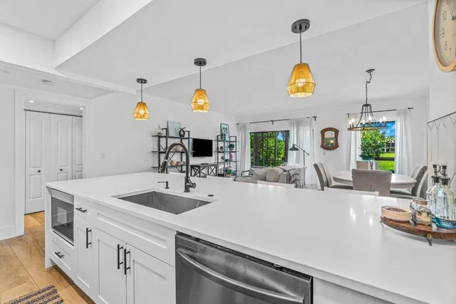 Unit 206 photo 14