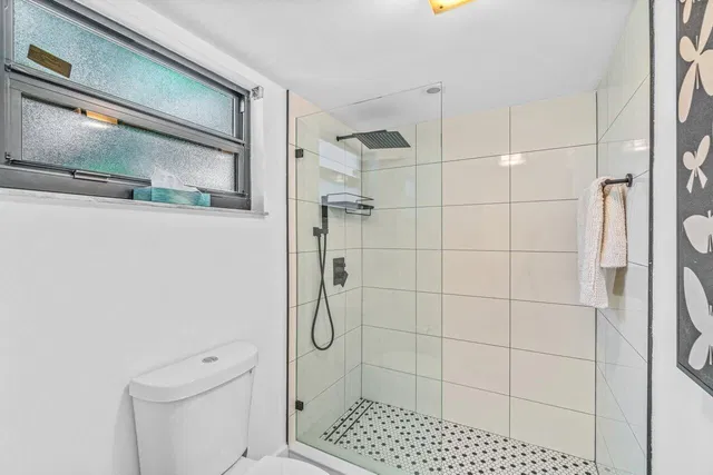 Unit 206 photo 16