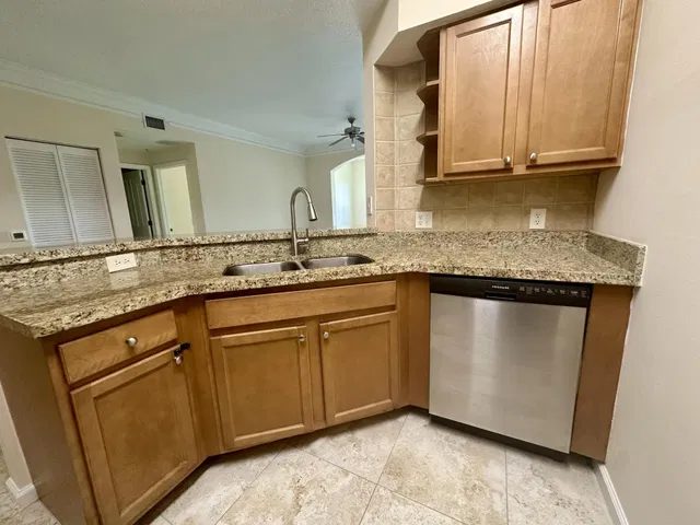 Unit 3105 photo 5