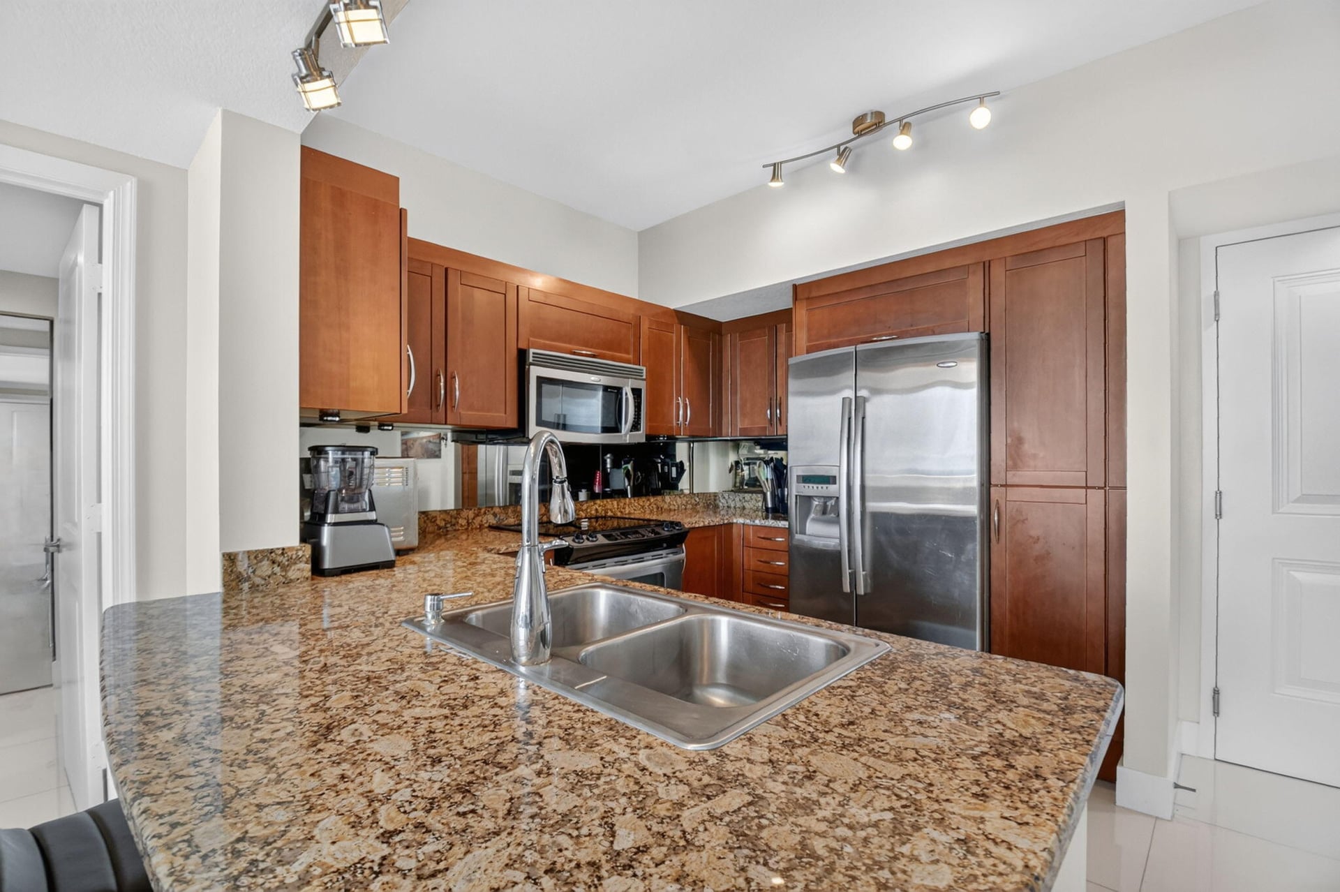  Unit 1406 photo 7