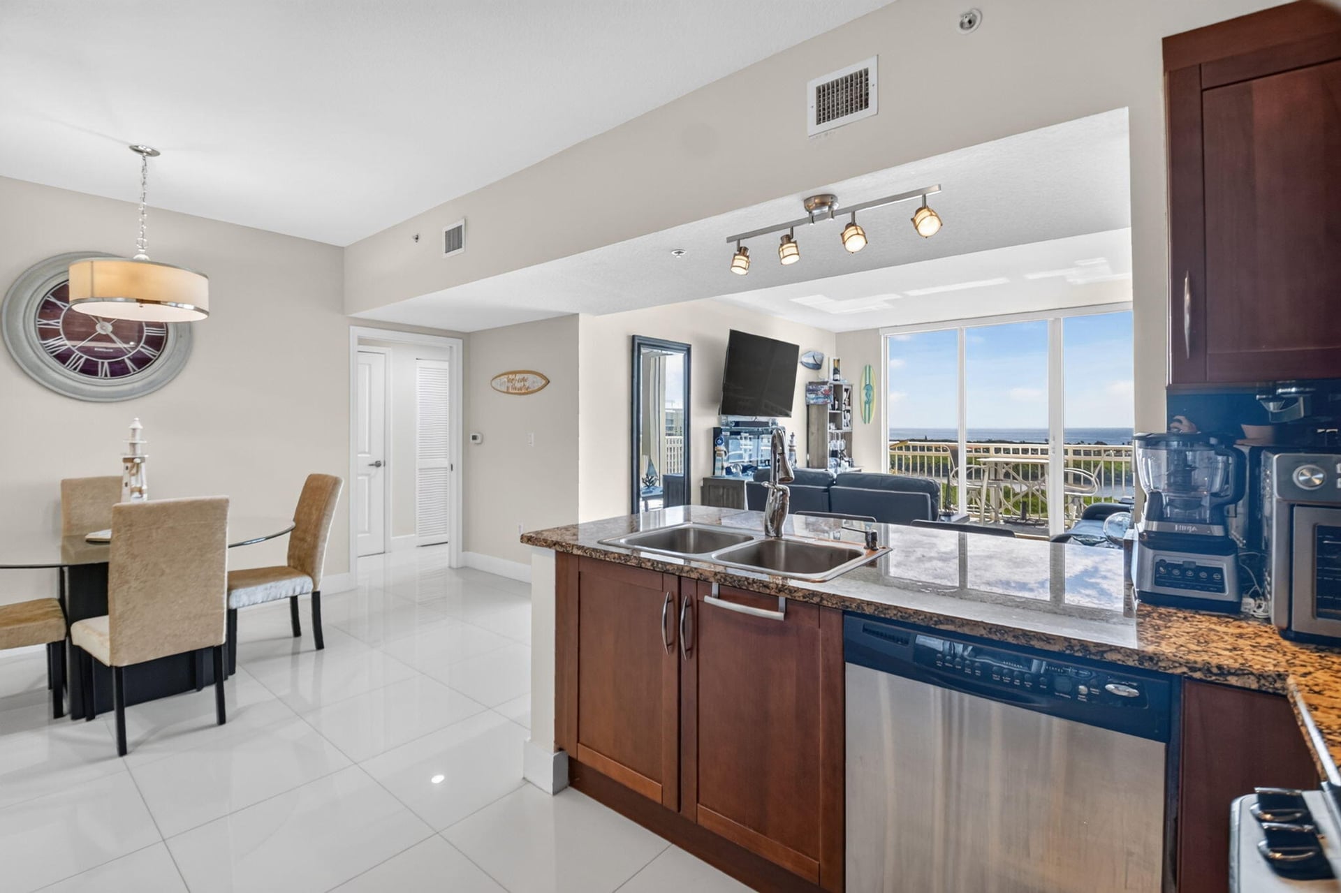  Unit 1406 photo 9