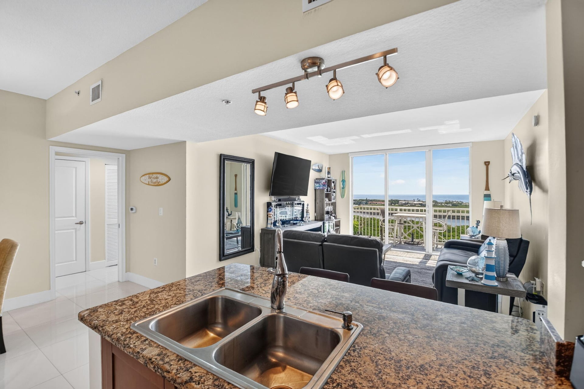  Unit 1406 photo 10