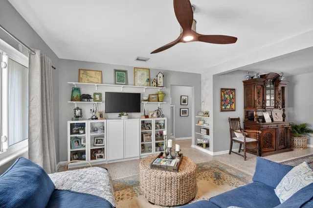 SoSo West Palm Beach Residence photo 4