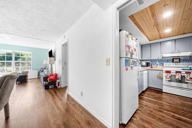  Unit 221 photo 5