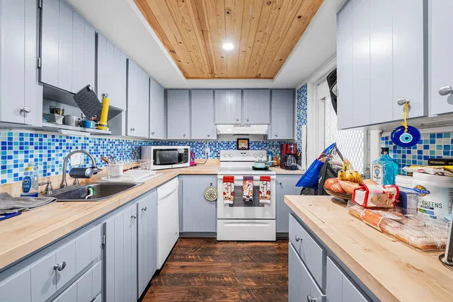  Unit 221 photo 6