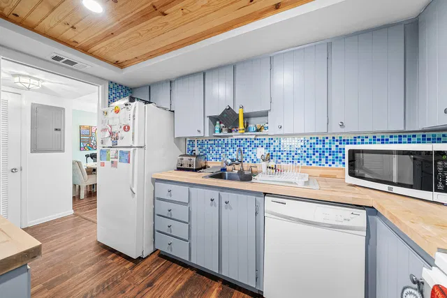  Unit 221 photo 7