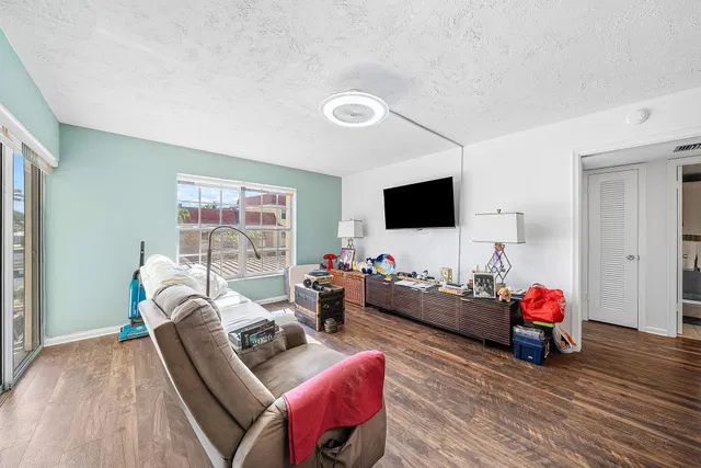  Unit 221 photo 8