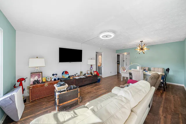  Unit 221 photo 9