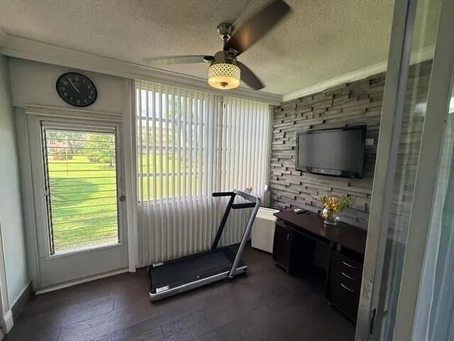  Unit 1030 photo 4