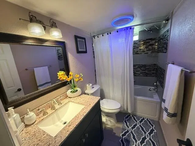  Unit 1030 photo 6