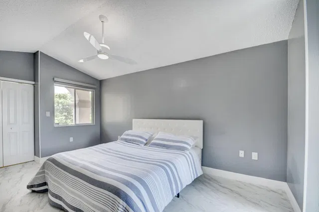 Residence photo 25