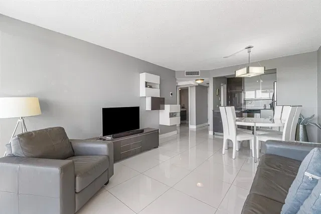 Embassy Towers Unit 613 photo 4