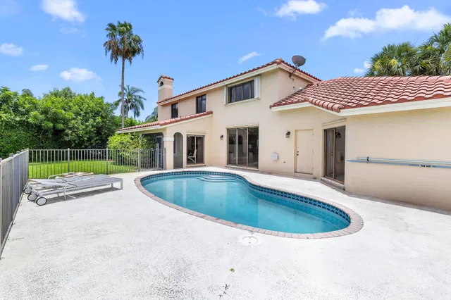  Residence photo 4