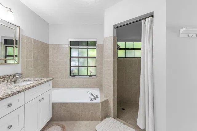  Residence photo 24