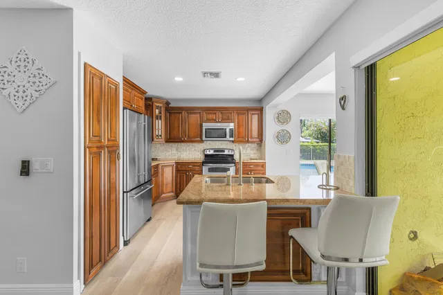  Residence photo 30