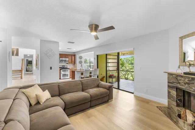  Residence photo 32