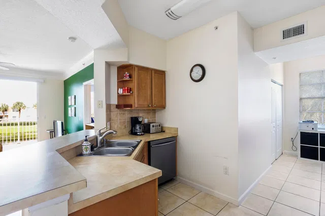 Residence photo 12