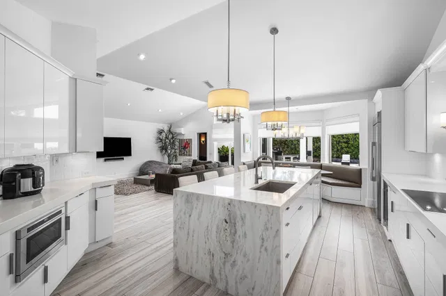 Woodfield Country Club Residence photo 13