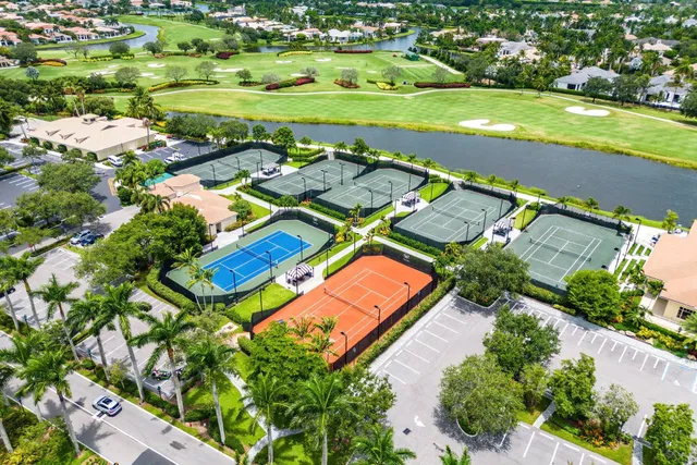 Woodfield Country Club Residence photo 81