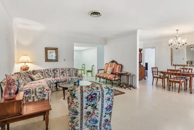 Residence photo 5
