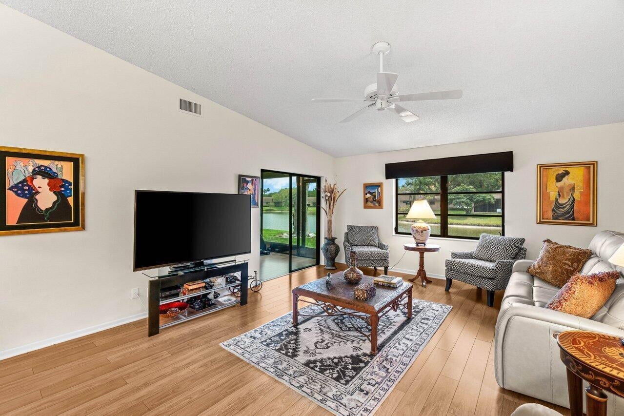  Residence photo 9