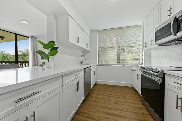  Unit 211 photo 5