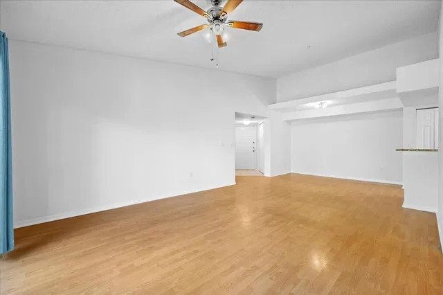 Unit 211 photo 6