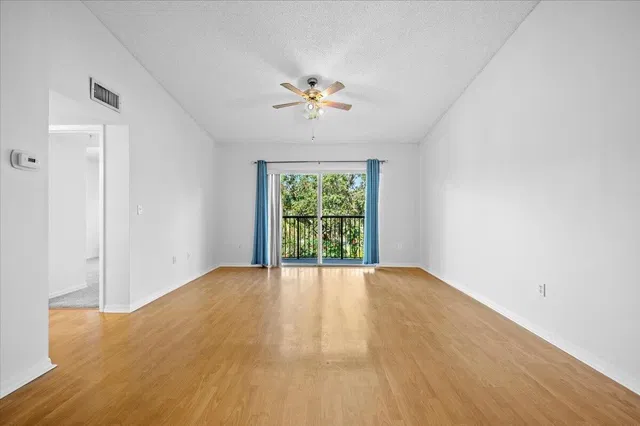 Unit 211 photo 7