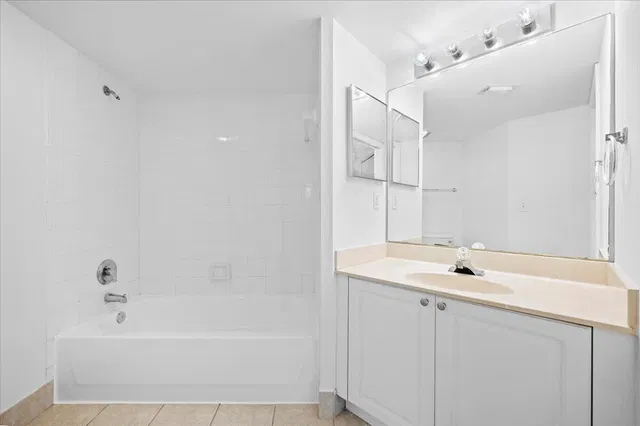 Unit 211 photo 10