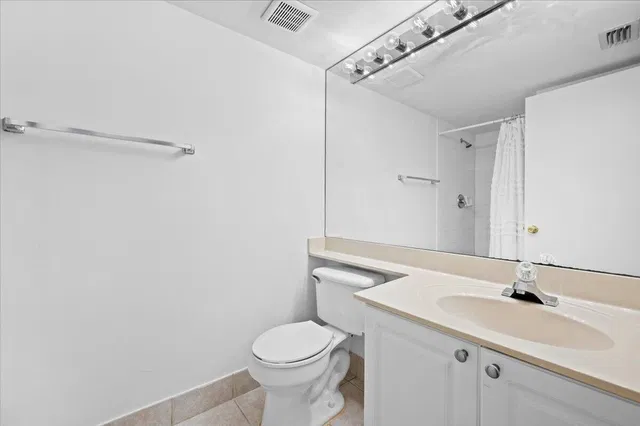 Unit 211 photo 15