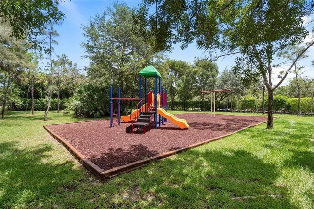 Unit 211 photo 23