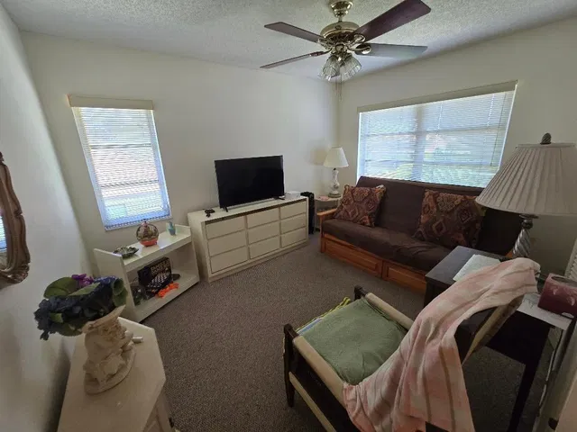 Unit F photo 8
