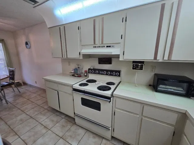 Unit F photo 11
