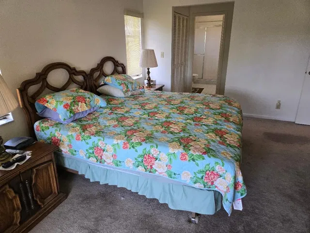 Unit F photo 27
