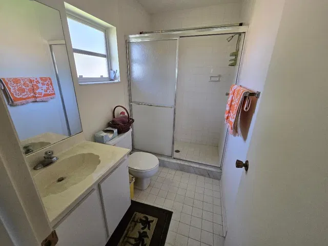 Unit F photo 29