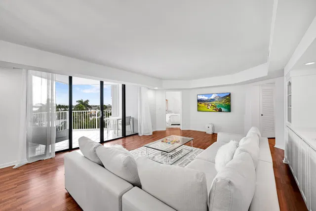2860 S Ocean Palm Beach Unit 511 photo 2