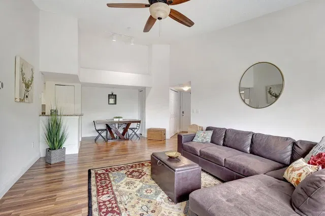 Unit 1407 photo 3