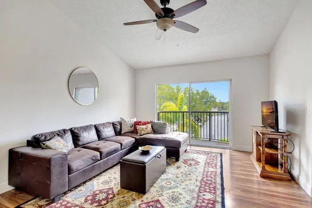 Unit 1407 photo 4