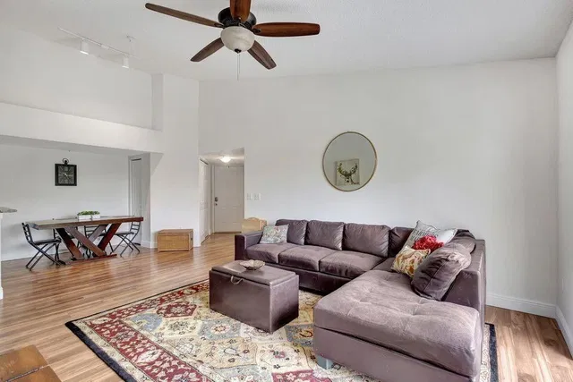 Unit 1407 photo 5