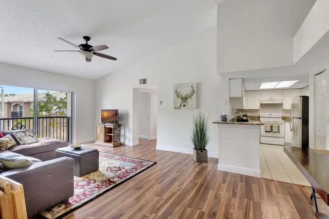 Unit 1407 photo 6