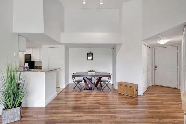 Unit 1407 photo 7