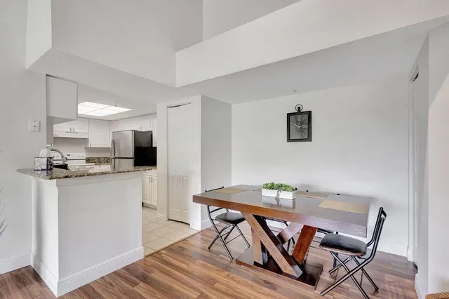 Unit 1407 photo 8