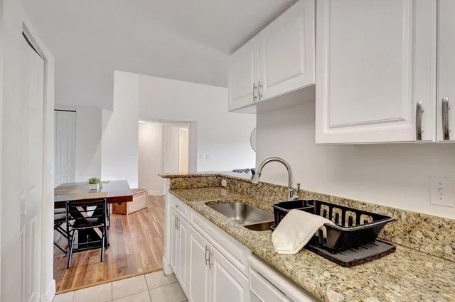 Unit 1407 photo 10