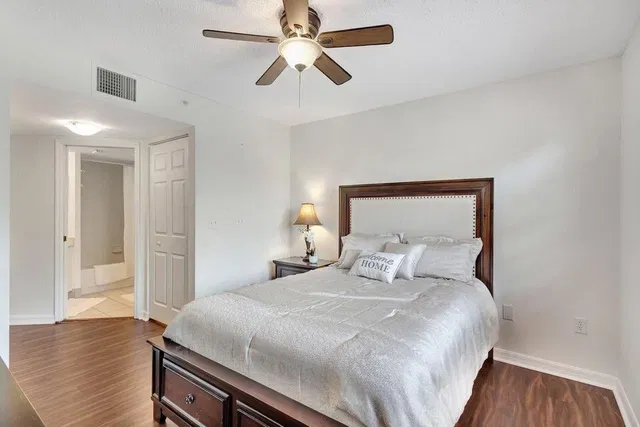 Unit 1407 photo 12