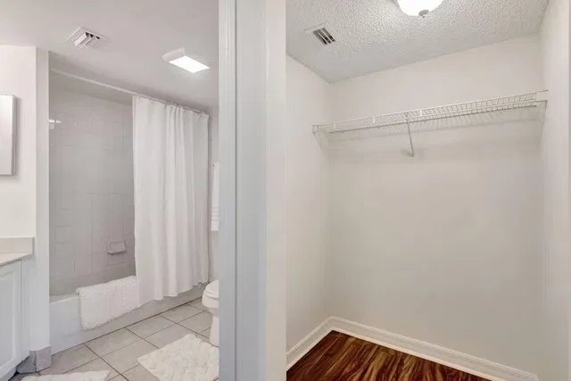 Unit 1407 photo 13