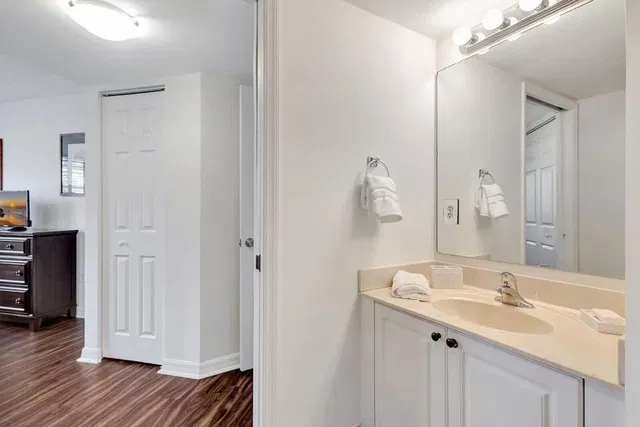 Unit 1407 photo 15