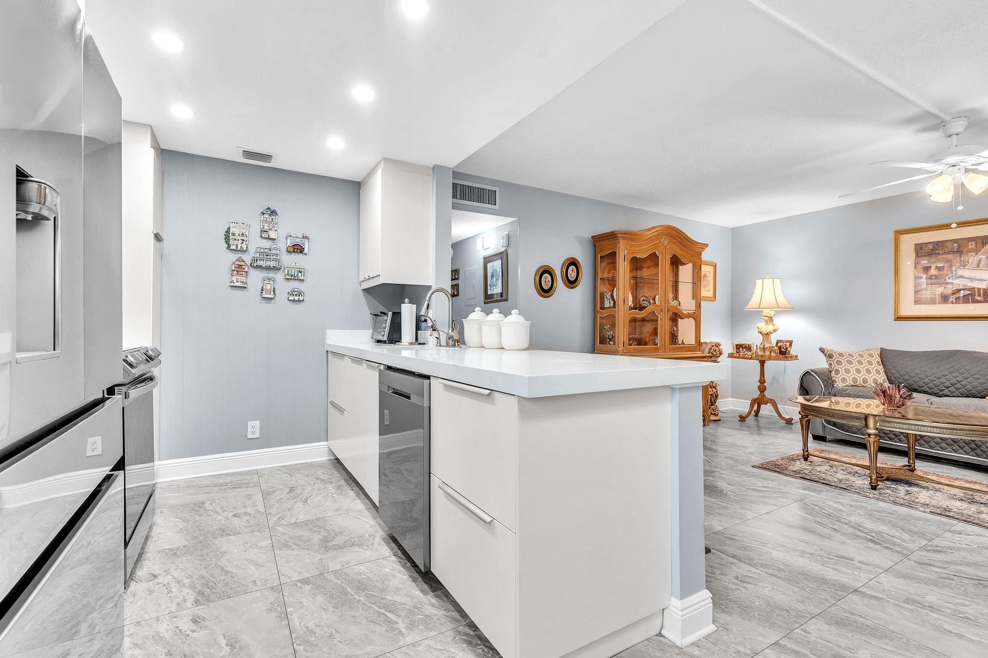Unit 625 photo 4