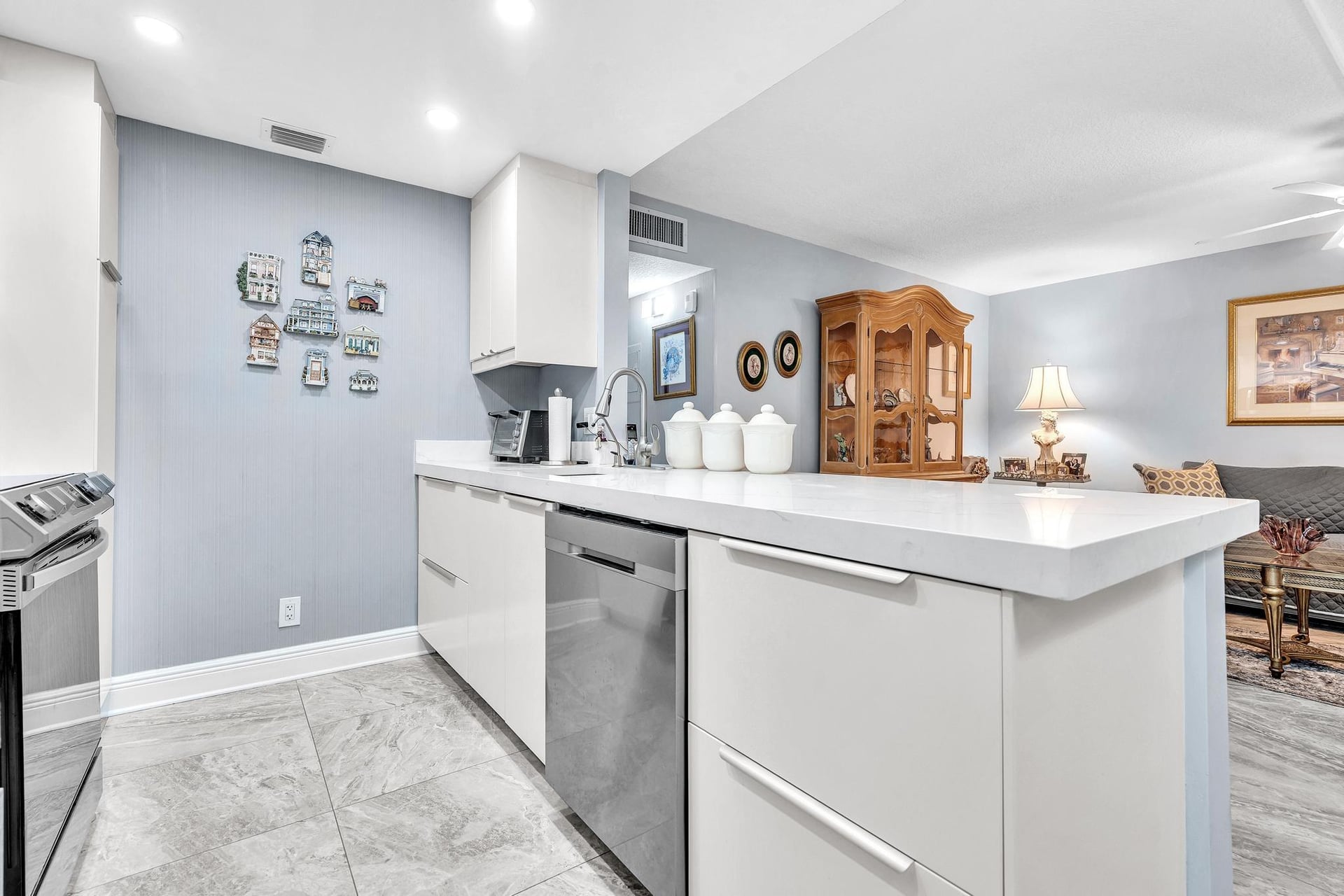 Unit 625 photo 5